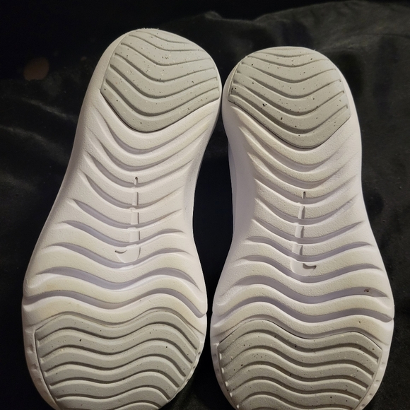 Girls Nike shoes - Picture 3 of 6